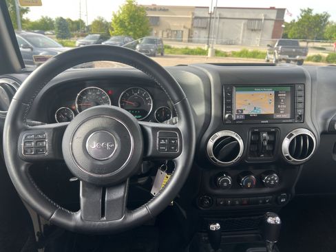 Used 2017 Jeep Wrangler Unlimited Rubicon w/ Connectivity Group AWD/4WD image 2