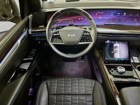 Used 2025 Cadillac Escalade ESV Sport Platinum w/ LPO, ONYX Package AWD/4WD image 26