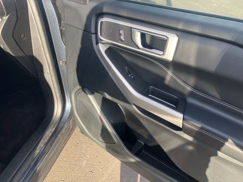 Used 2022 Ford Explorer XLT w/ Equipment Group 202A image 10