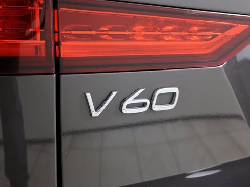 Used 2025 Volvo V60 B5 Cross Country Plus image 42