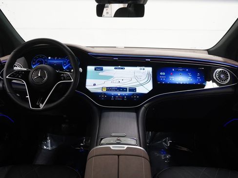 Used 2026 Mercedes-Benz EQS 550 4MATIC SUV image 17