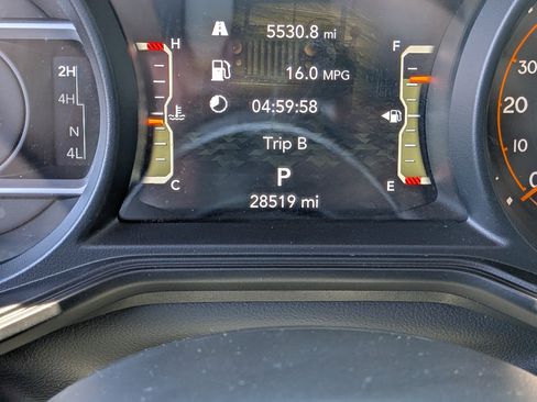 Used 2025 Jeep Wrangler Unlimited Sahara AWD/4WD image 27