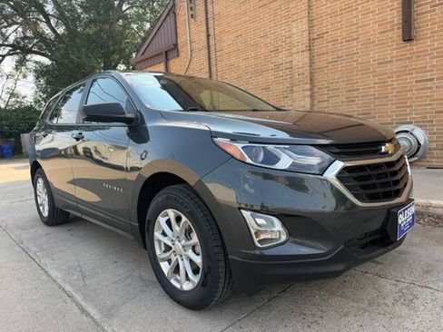 Used 2021 Chevrolet Equinox LS AWD/4WD image 2
