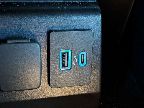 Used 2021 Ford Explorer XLT w/ Equipment Group 202A RWD image 23