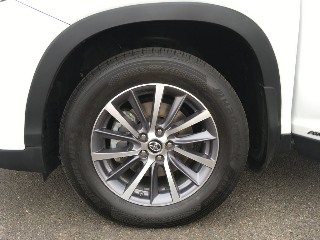 Used 2019 Toyota Highlander XLE AWD/4WD image 40