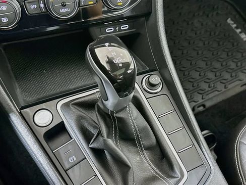 Certified 2023 Volkswagen Jetta SE w/ Panoramic Sunroof Package FWD image 15