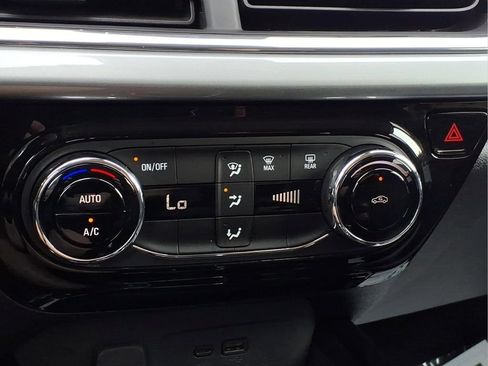 Used 2025 Chevrolet Trax LT FWD image 15