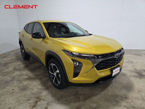 Used 2025 Chevrolet Trax RS image 3