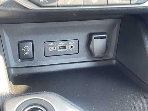 Used 2025 Nissan Sentra SV FWD image 18