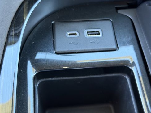 Certified 2022 Cadillac Escalade Premium Luxury w/ Performance Package image 24