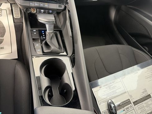 Certified 2025 Hyundai Elantra SEL FWD image 26