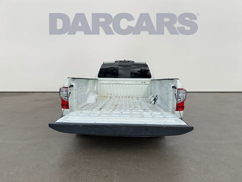 Used 2023 Nissan Titan SV image 14