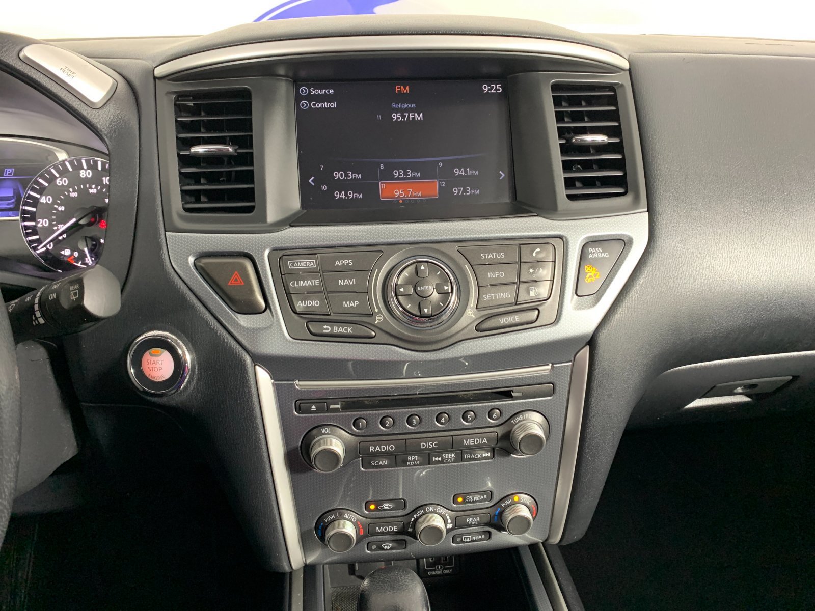 Used 2020 Nissan Pathfinder SL FWD image 27