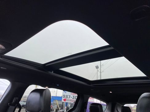 Used 2026 Chrysler Pacifica Limited image 12