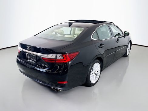 Used 2017 Lexus ES 350 w/ Ultra Luxury Package image 7