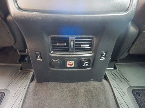 Used 2021 Nissan Titan Platinum Reserve w/ Moonroof Package image 38