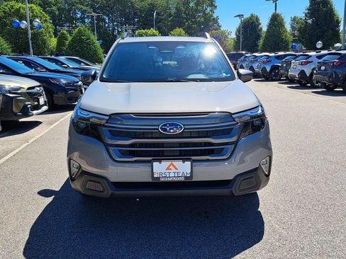 Used 2025 Subaru Forester Premium AWD/4WD image 3