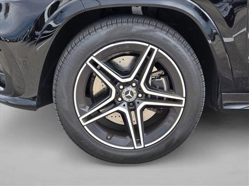 Used 2025 Mercedes-Benz GLS 450 4MATIC image 19