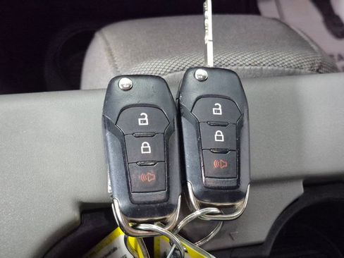 Used 2017 Ford F150 XLT image 25