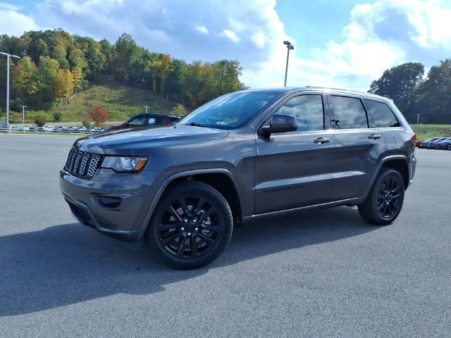 Used 2021 Jeep Grand Cherokee Laredo X AWD/4WD image 2