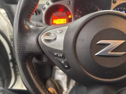 Used 2016 Nissan 370Z Sport image 21