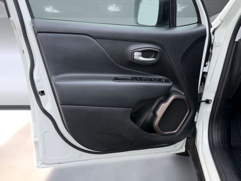 Used 2023 Jeep Renegade Latitude AWD/4WD image 21
