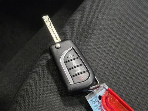 Used 2022 Toyota Corolla LE image 31