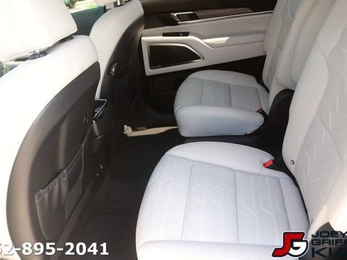 Certified 2022 Kia Telluride SX w/ SX Prestige Package AWD/4WD image 15