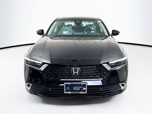 Used 2024 Honda Accord Touring image 2