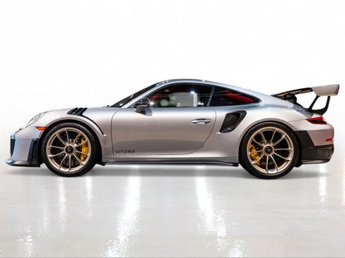 Used 2018 Porsche 911 GT2 RS RWD image 3