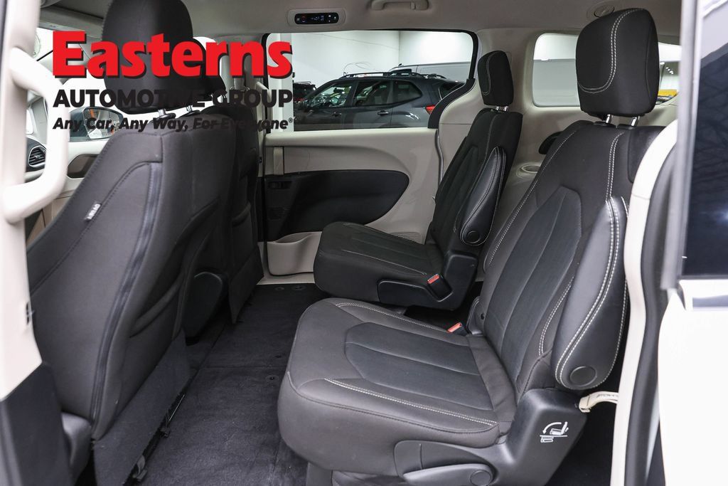 Used 2022 Chrysler Voyager LX FWD image 21