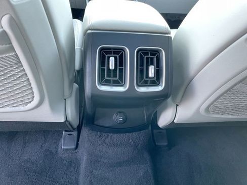 Used 2025 Kia Sorento S w/ Panoramic Sunroof Package image 14