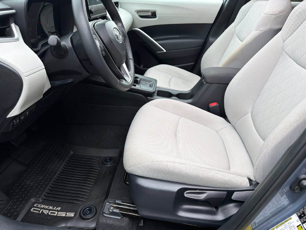 Used 2026 Toyota Corolla Cross LE w/ Moonroof Package FWD image 11