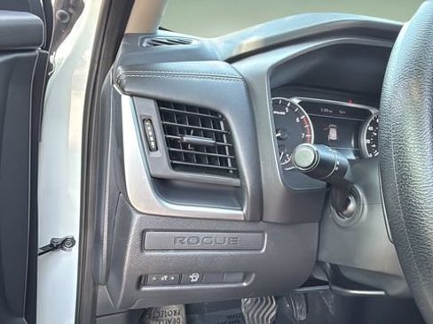Used 2025 Nissan Rogue S FWD image 21