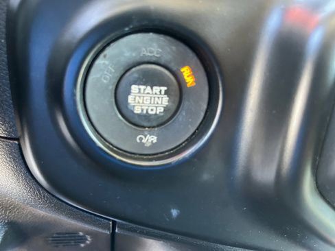 Used 2020 Jeep Gladiator Overland AWD/4WD image 29