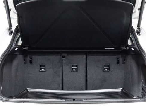 Certified 2025 Porsche Macan AWD/4WD image 19