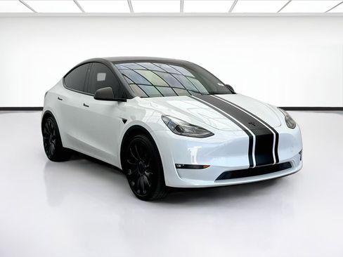 Used 2023 Tesla Model Y Performance AWD/4WD image 3