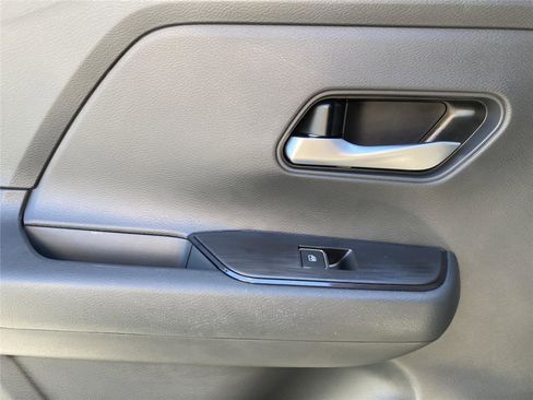 New 2026 Nissan Kicks SR image 28