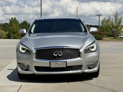 Used 2018 INFINITI Q70 L 3.7 w/ Sensory Package RWD image 2
