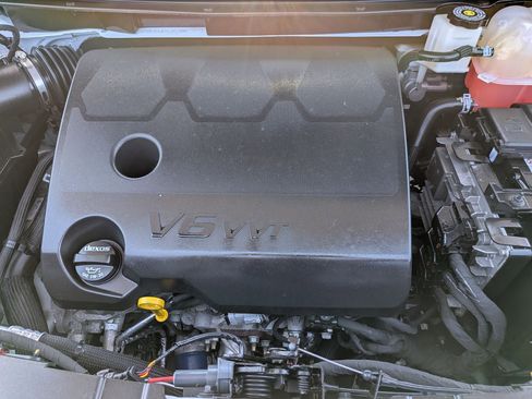 Used 2023 Chevrolet Traverse LT FWD image 29