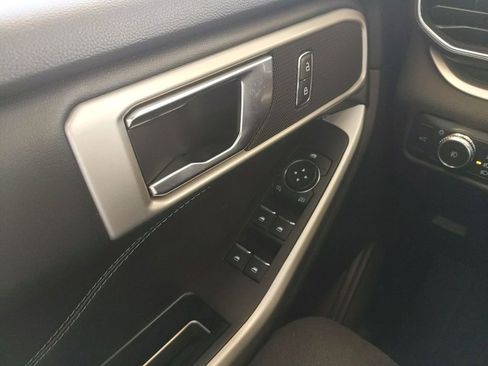 Used 2022 Ford Explorer XLT w/ Equipment Group 202A AWD/4WD image 29