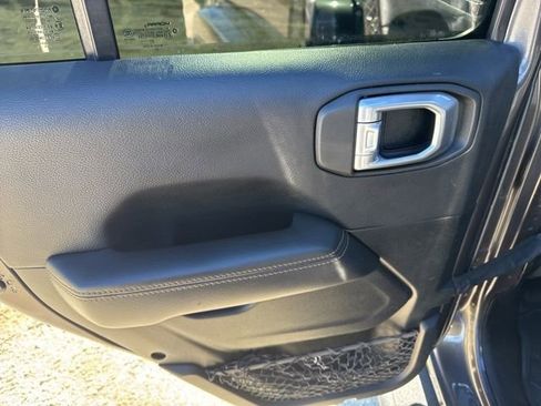 Used 2020 Jeep Wrangler Unlimited Sahara image 29