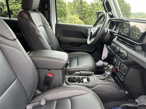 Used 2024 Jeep Wrangler Sahara image 12
