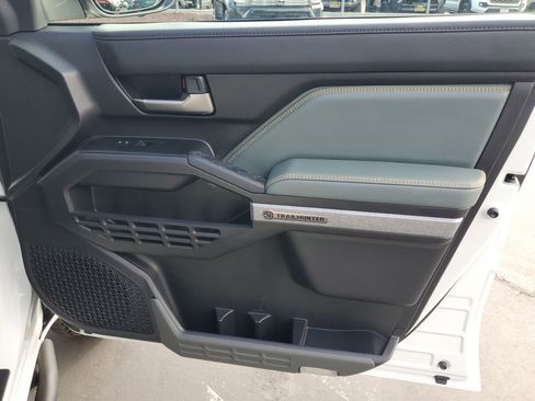 Used 2025 Toyota Tacoma Trailhunter image 39