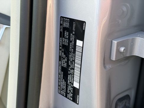 Certified 2023 Volvo XC60 T8 Ultimate image 37