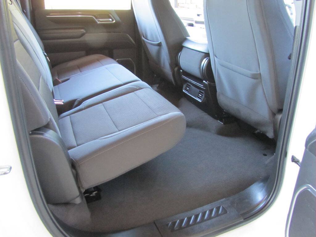 Used 2024 Chevrolet Silverado 2500 LT AWD/4WD image 16