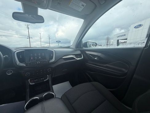 Used 2024 GMC Terrain SLE image 14