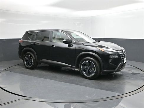 Used 2025 Nissan Rogue SV image 17
