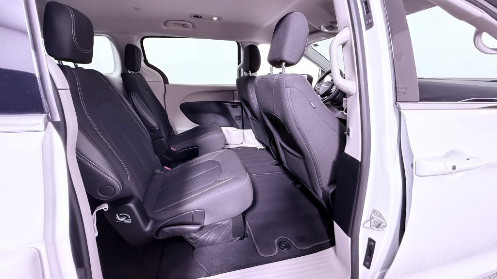 Used 2023 Chrysler Voyager LX FWD image 21