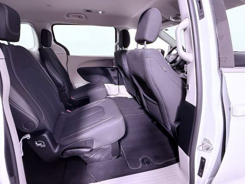 Used 2023 Chrysler Voyager LX FWD image 21